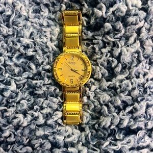 stainless steal gold colored watch (batteries not included)